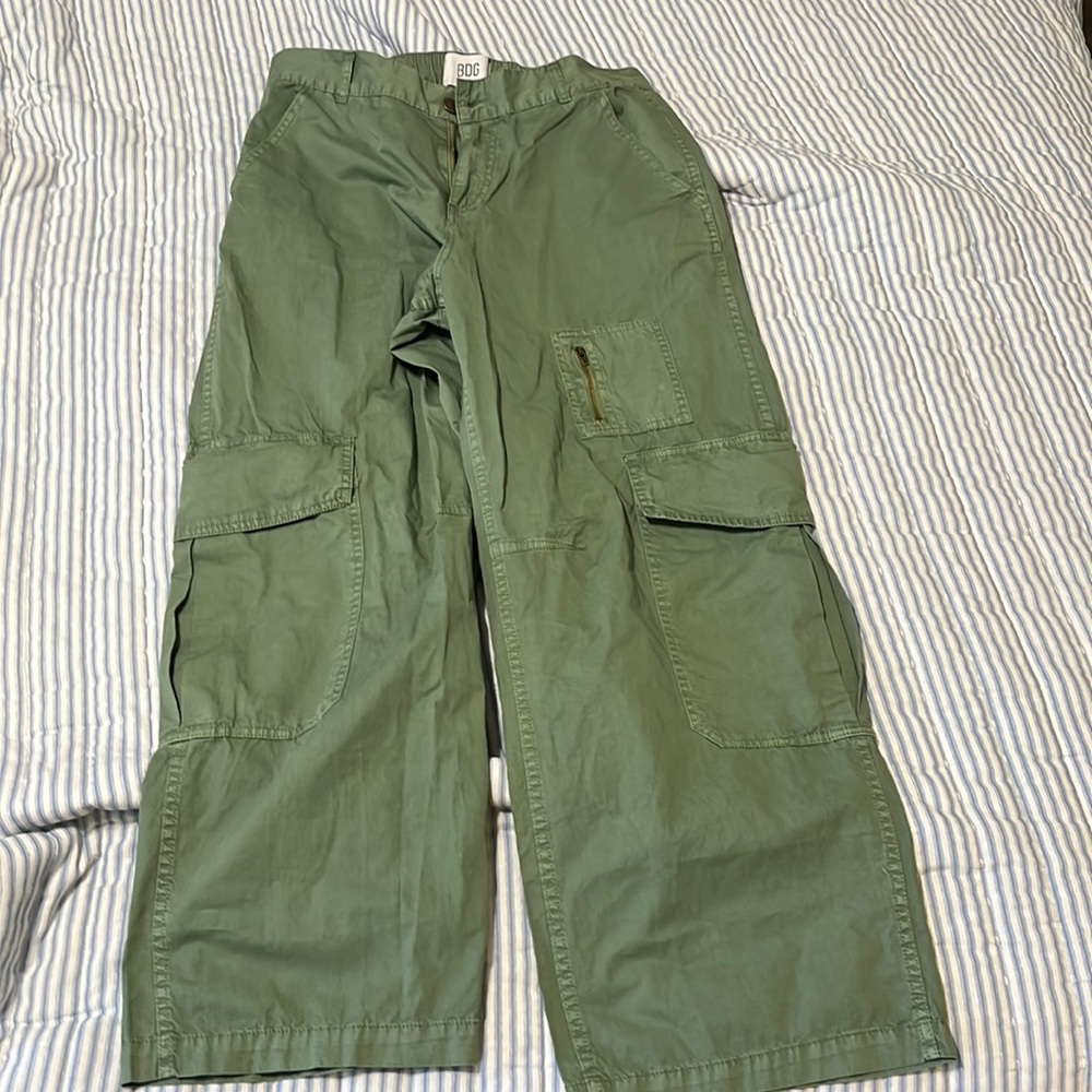 BDG green cargo pants mid rise